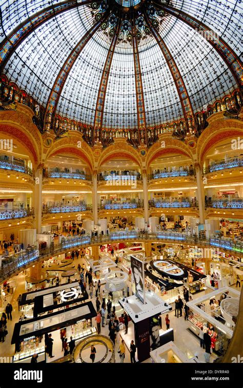shopping mall paris